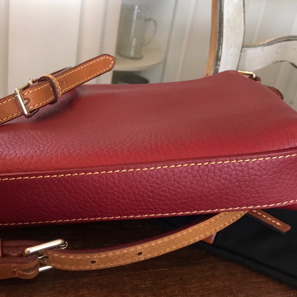 Dooney & Bourke red leather crossbody bag - Picture 7 of 7